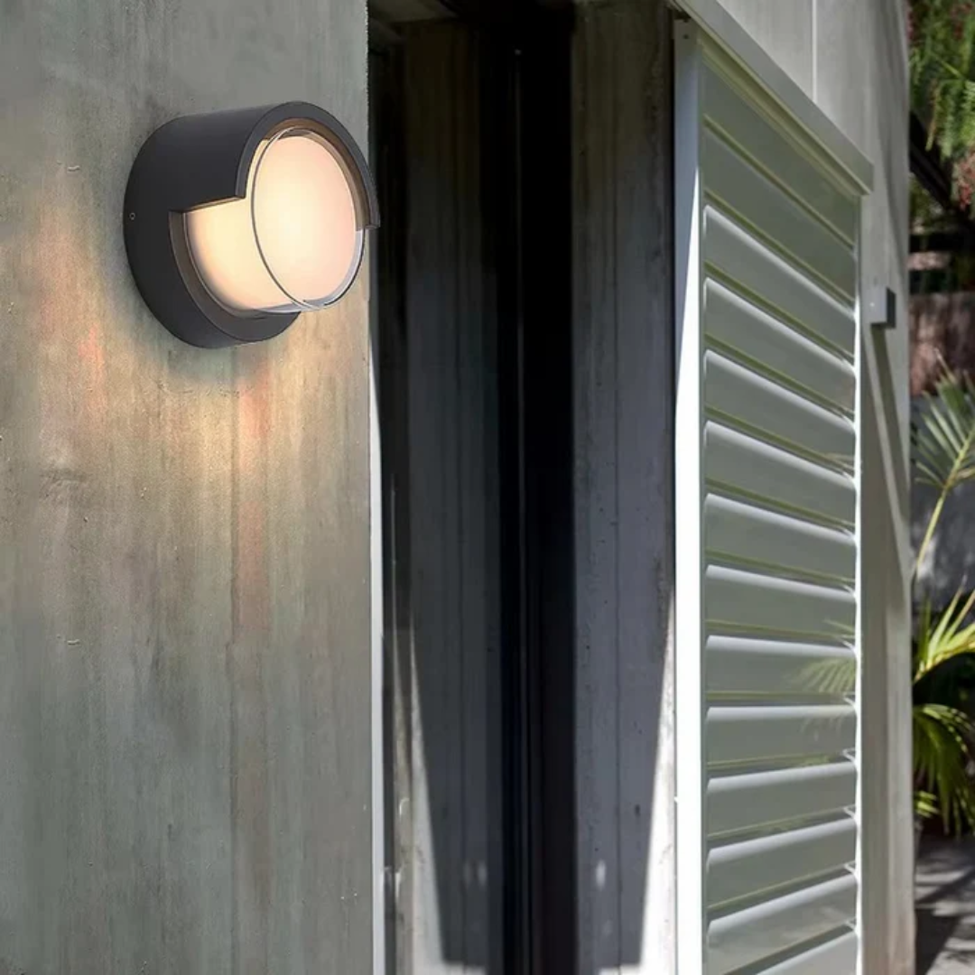 Automatic Dusk to Dawn Outdoor Wall Lamp