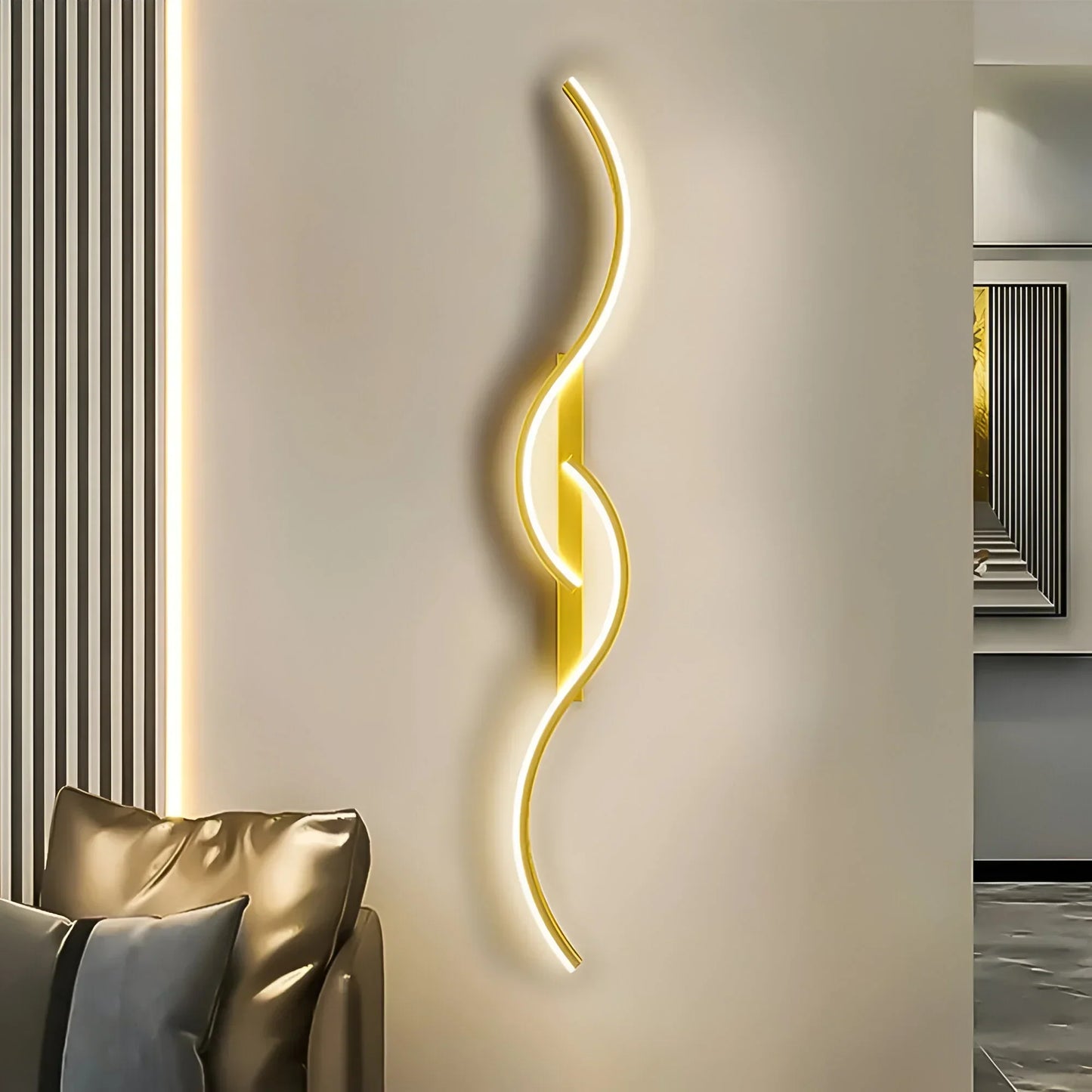 Contemporary Arc Shaped Wall Lamp - Luxicro
