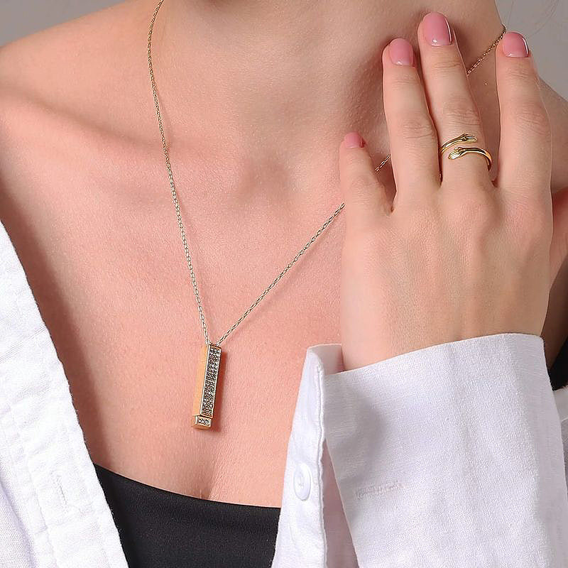 Glamorous Diamond Cut Pendant Necklace