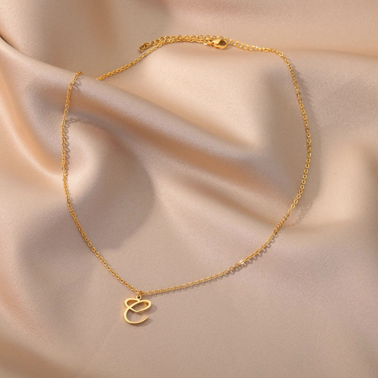 Dainty Monogram Heart Pendant Necklace