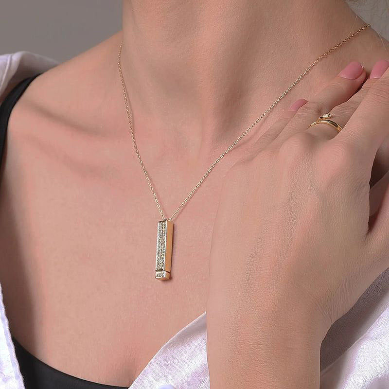 Glamorous Diamond Cut Pendant Necklace