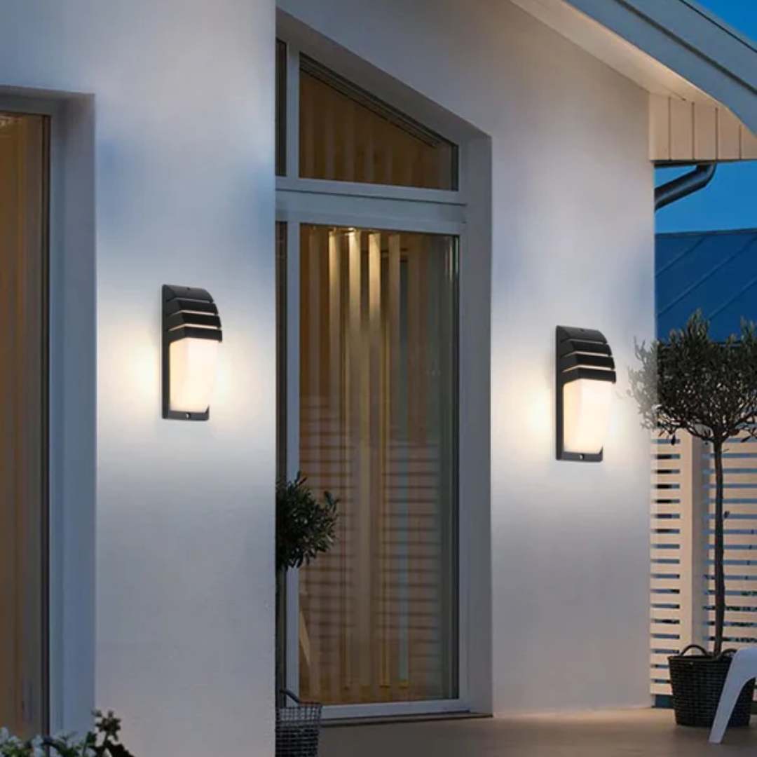 Automatic Dusk to Dawn Outdoor Wall Lamp