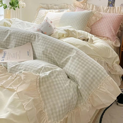 Traditional Checked Ruffle Bedding Set