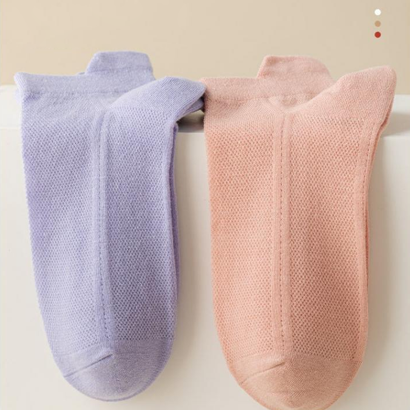 Slim No-Show Grip Socks