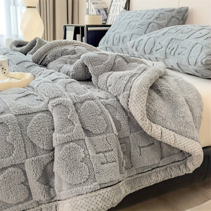 Cozy Plush Throw Blanket with Heart Pattern - Luxicro