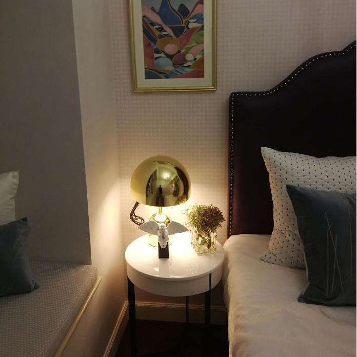 Classic Circular Table Lamp