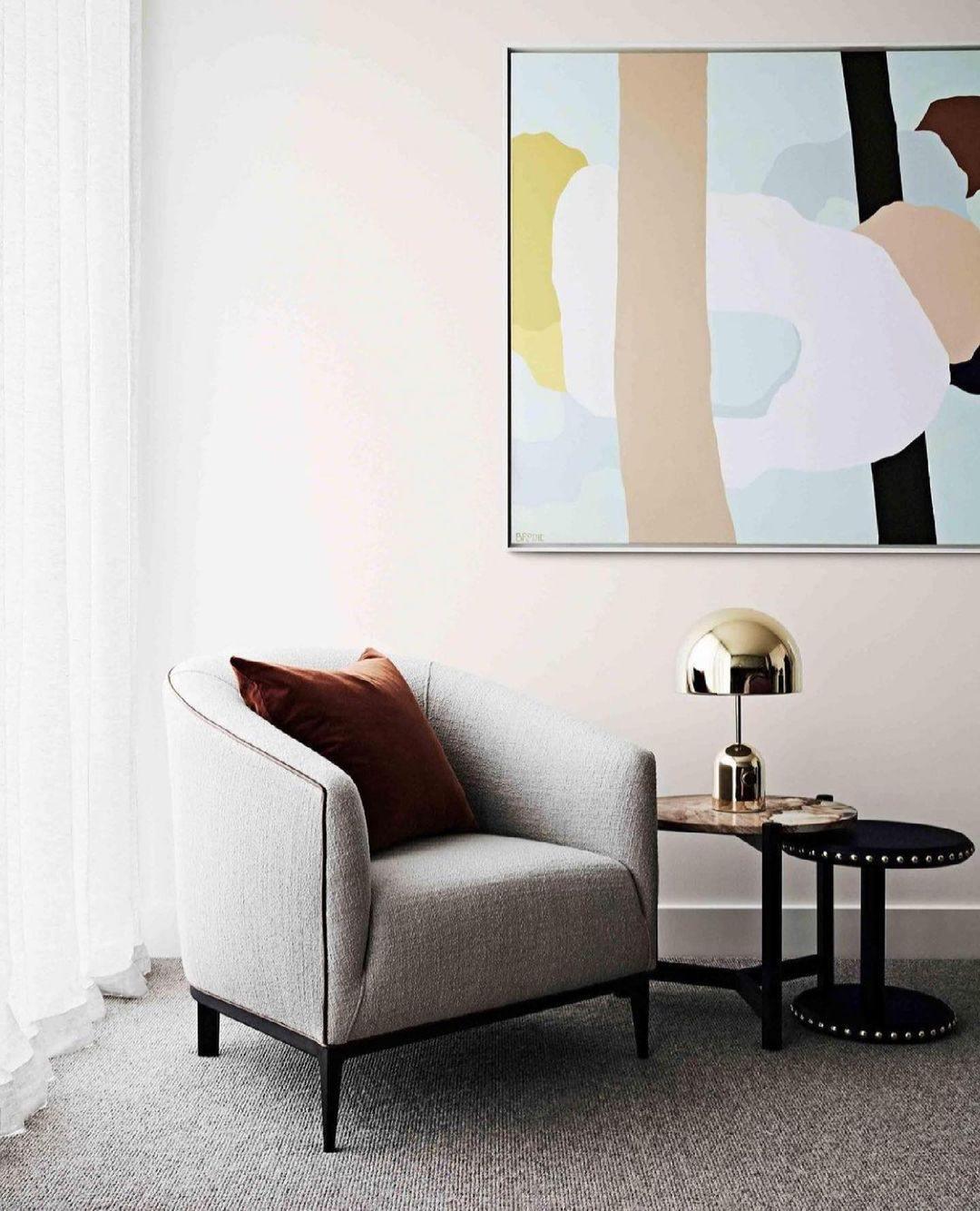 Classic Circular Table Lamp