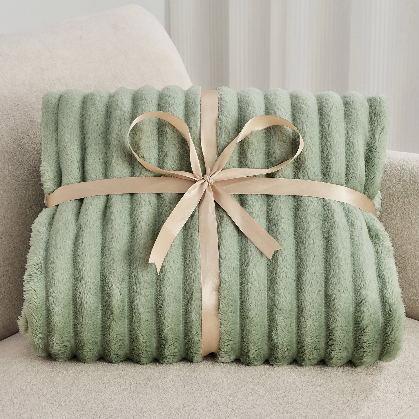 Plush Fleece Throw Blanket - Soft, Warm, and Lightweight