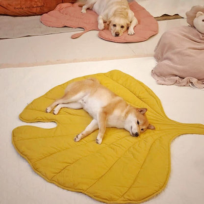 Cozy Leaf Shaped Pet Blanket - Luxicro