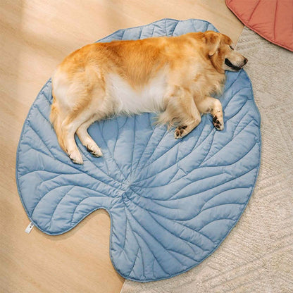 Cozy Leaf Shaped Pet Blanket