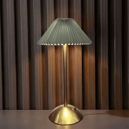 Contemporary Wireless USB Desk Light - Luxicro