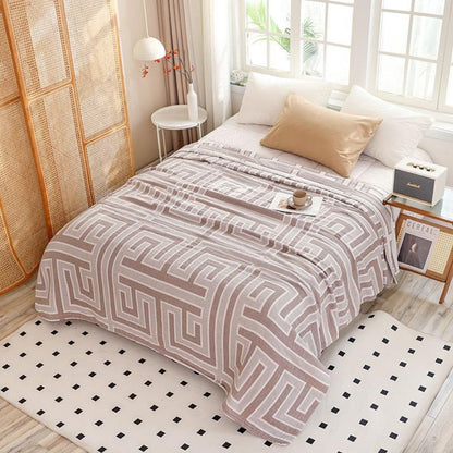 Cozy Geometric Pattern Throw Blanket
