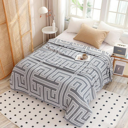 Cozy Geometric Pattern Throw Blanket