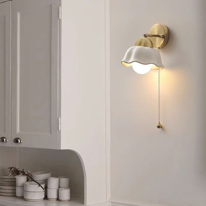 Traditional Style Floral Wall Lamp