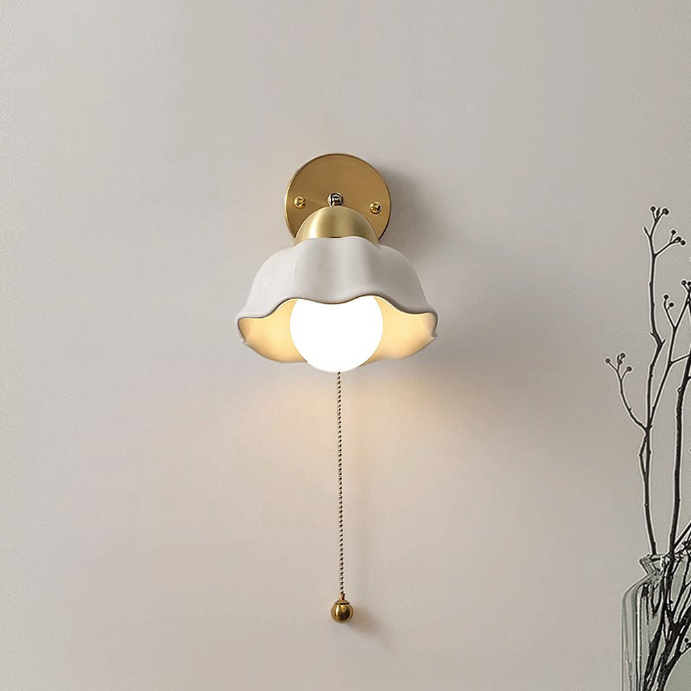 Traditional Style Floral Wall Lamp - Luxicro