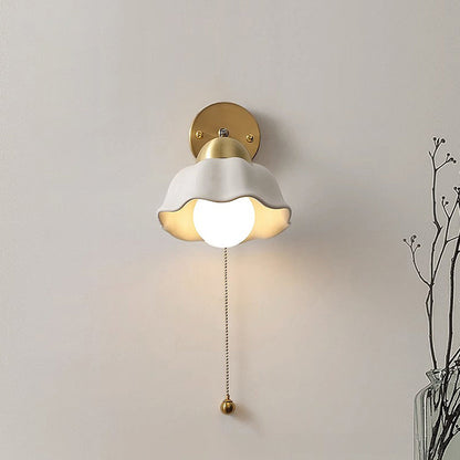 Traditional Style Floral Wall Lamp - Luxicro