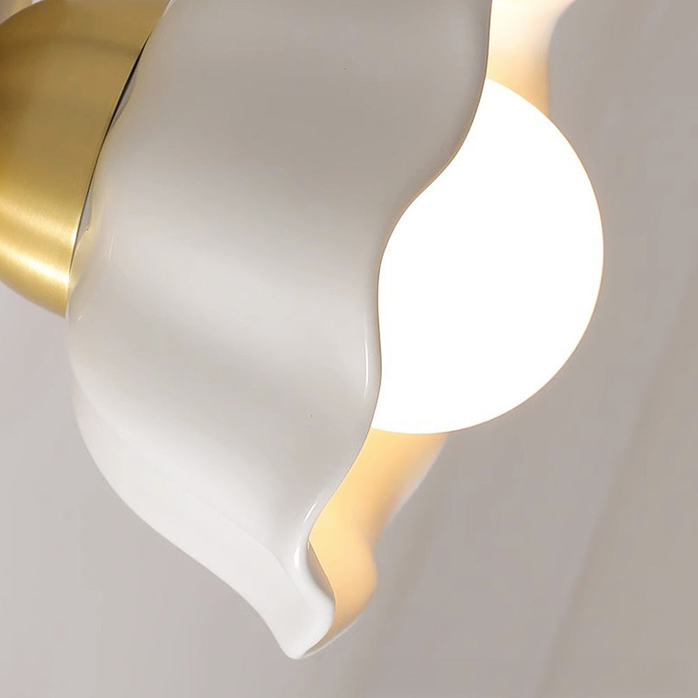 Traditional Style Floral Wall Lamp