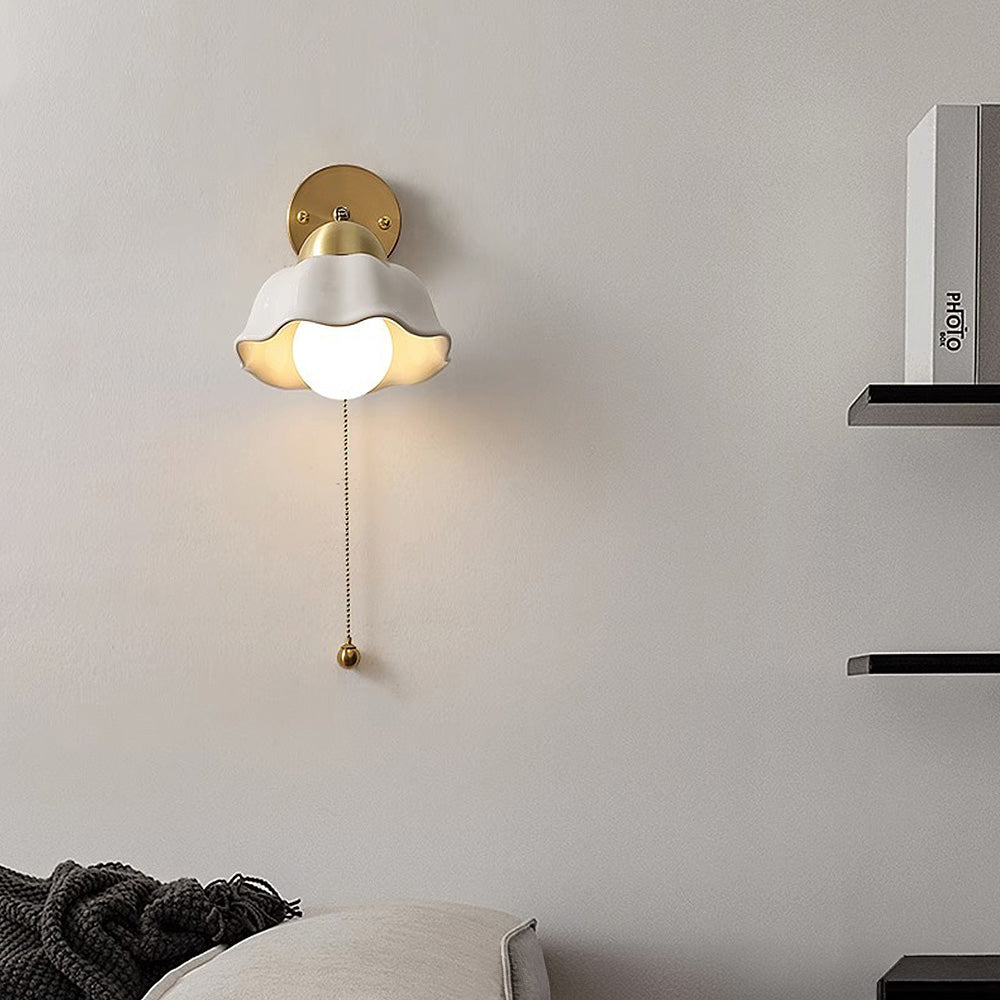 Traditional Style Floral Wall Lamp