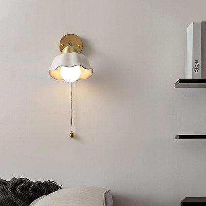 Traditional Style Floral Wall Lamp