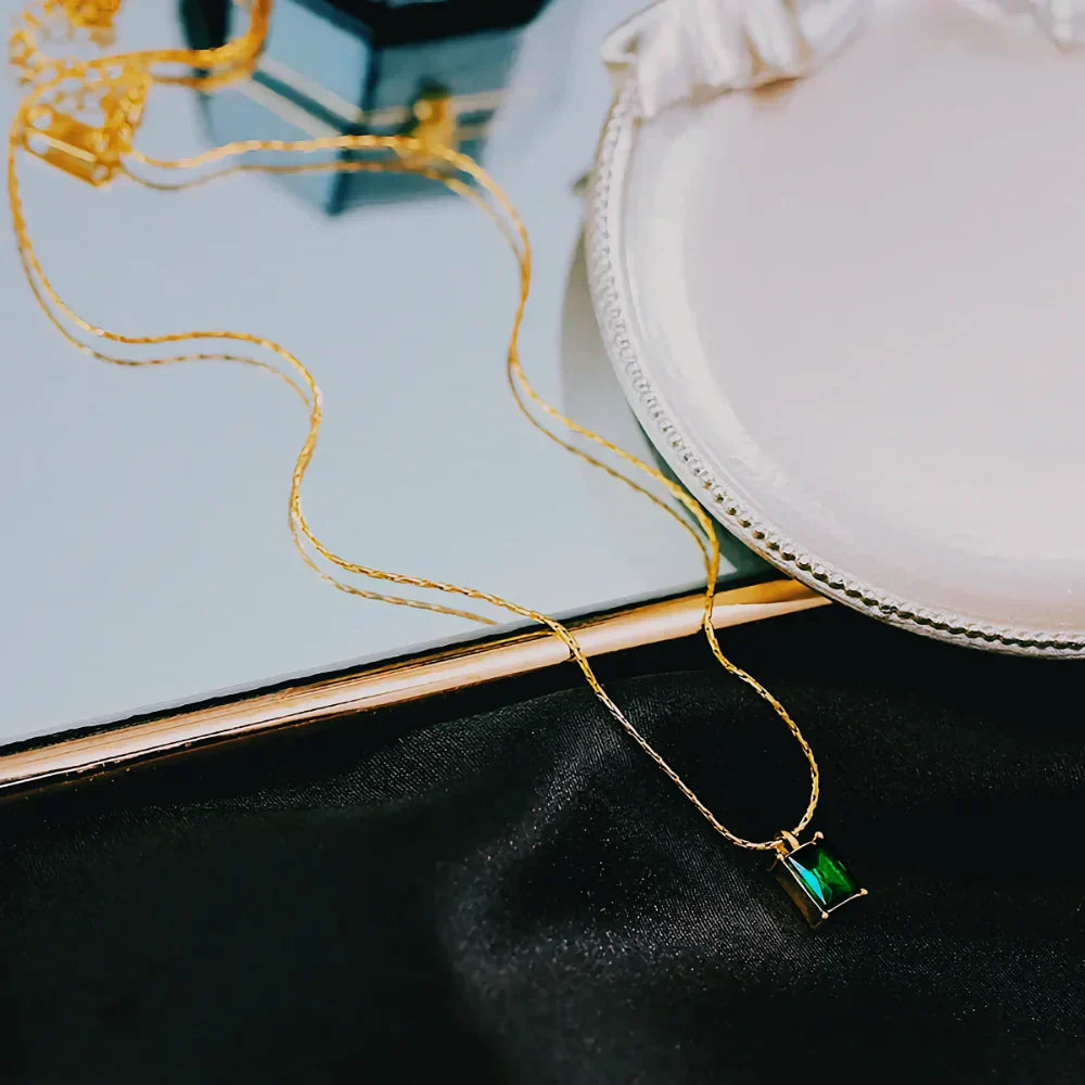 Dainty Star Shaped Pendant Necklace