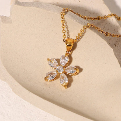 Elegant 18k Gold Flower Diamond Pendant Necklace