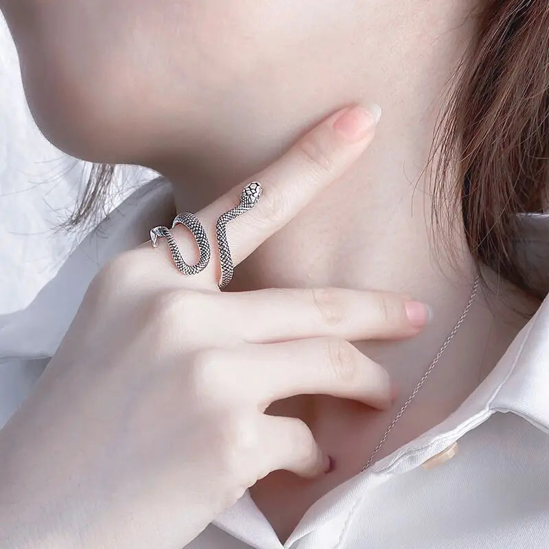 Stylish Snake Pattern Metal Ring