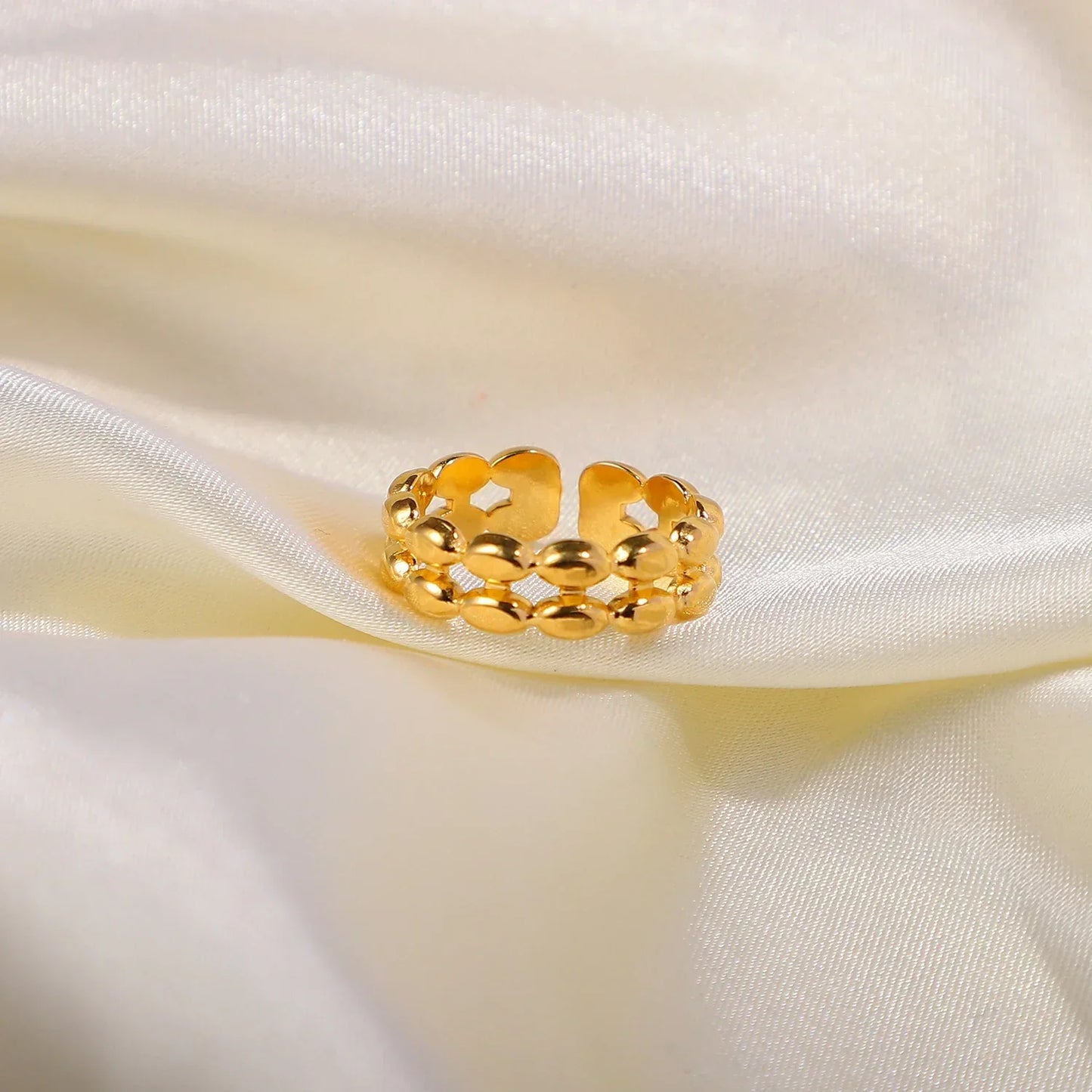 Elegant 14K Gold Oval Beaded Ring - Luxicro