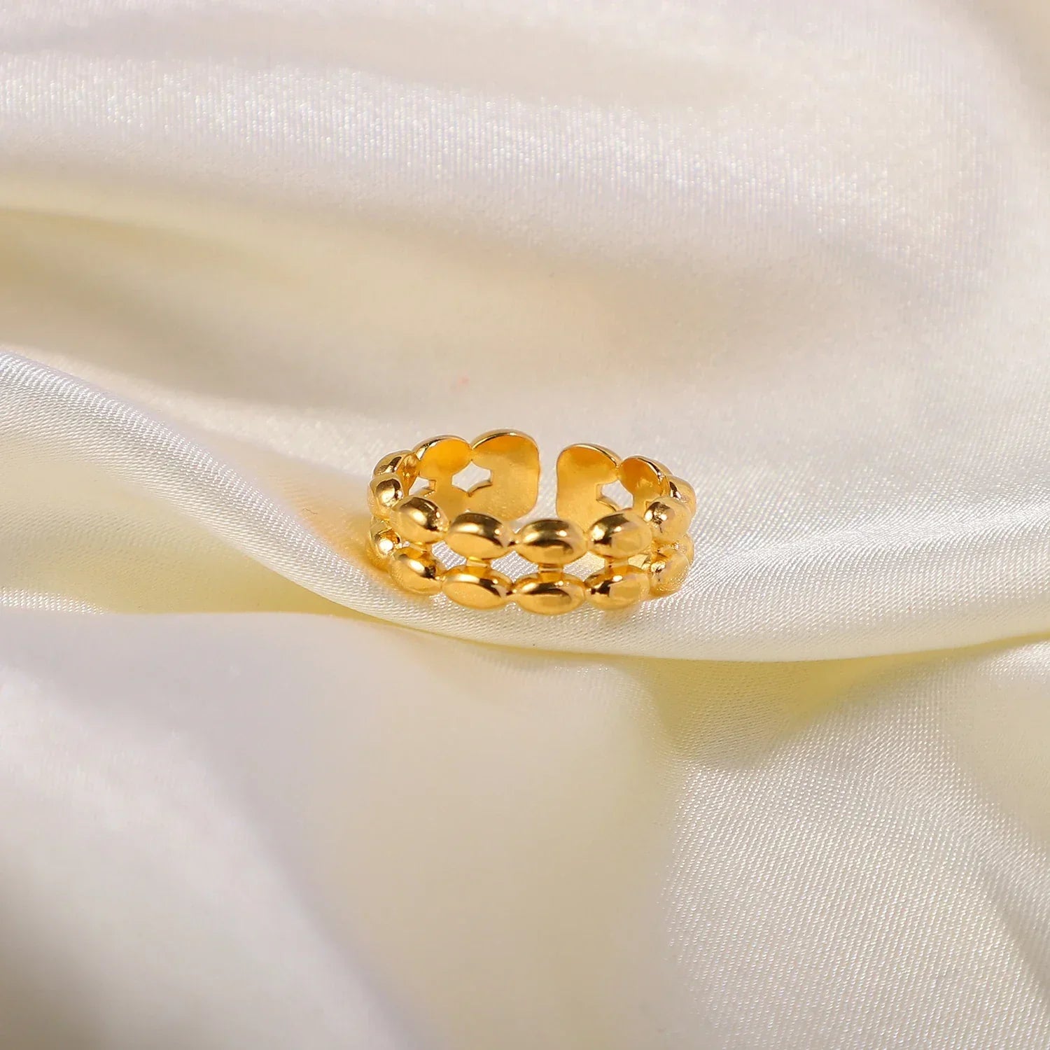Elegant 14K Gold Oval Beaded Ring - Luxicro