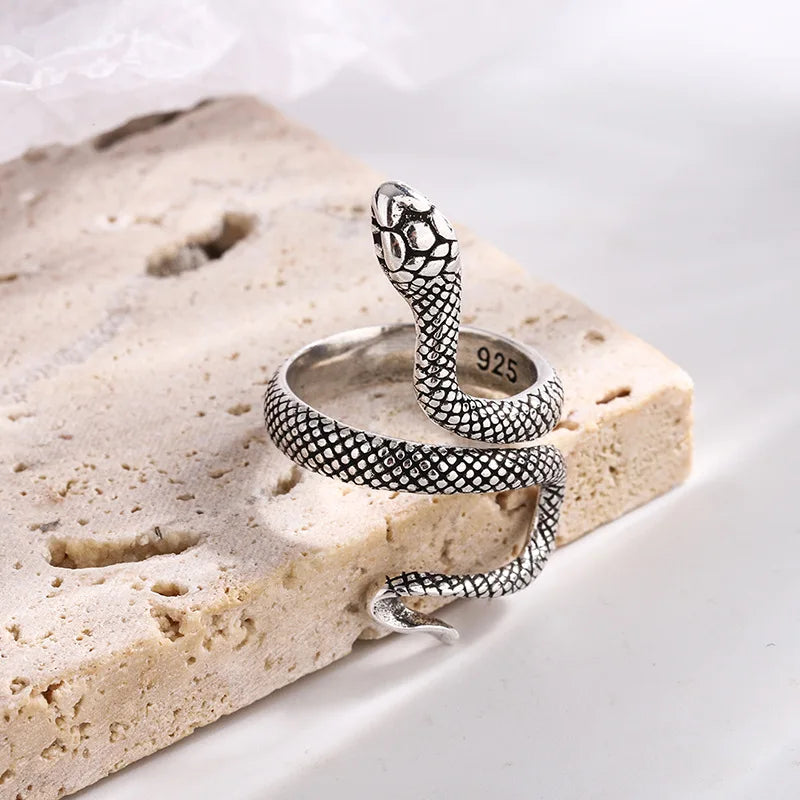 Stylish Snake Pattern Metal Ring - Luxicro