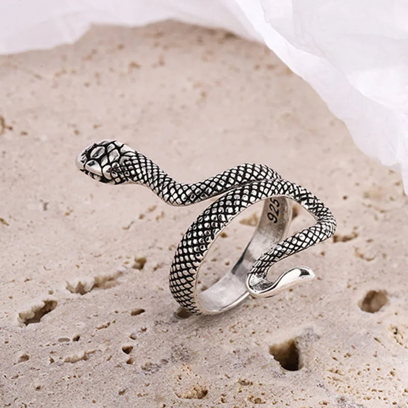 Stylish Snake Pattern Metal Ring
