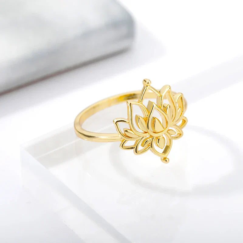 Dainty Flower Engagement Ring