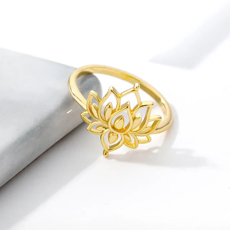Dainty Flower Engagement Ring - Luxicro