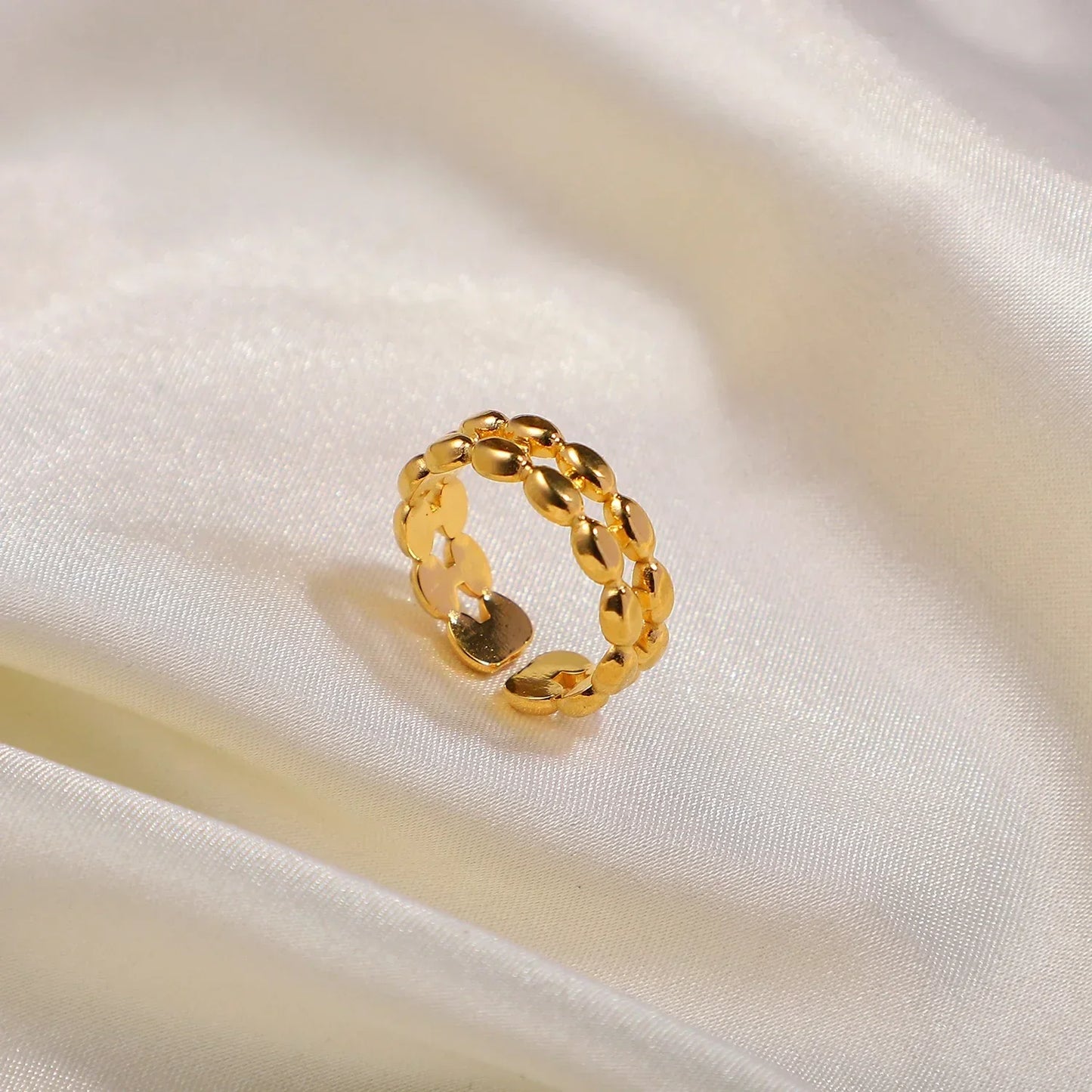 Elegant 14K Gold Oval Beaded Ring