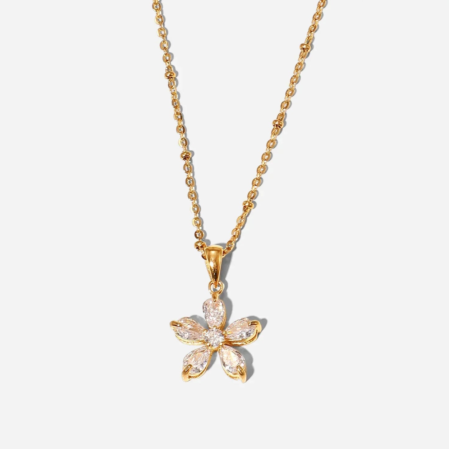 Elegant 18k Gold Flower Diamond Pendant Necklace