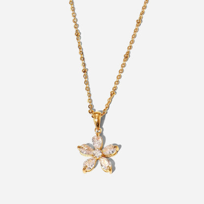 Elegant 18k Gold Flower Diamond Pendant Necklace