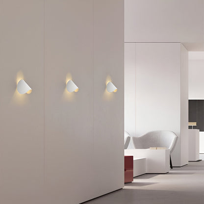 Versatile Extendable Silver Wall Lamp