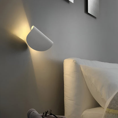 Versatile Extendable Silver Wall Lamp