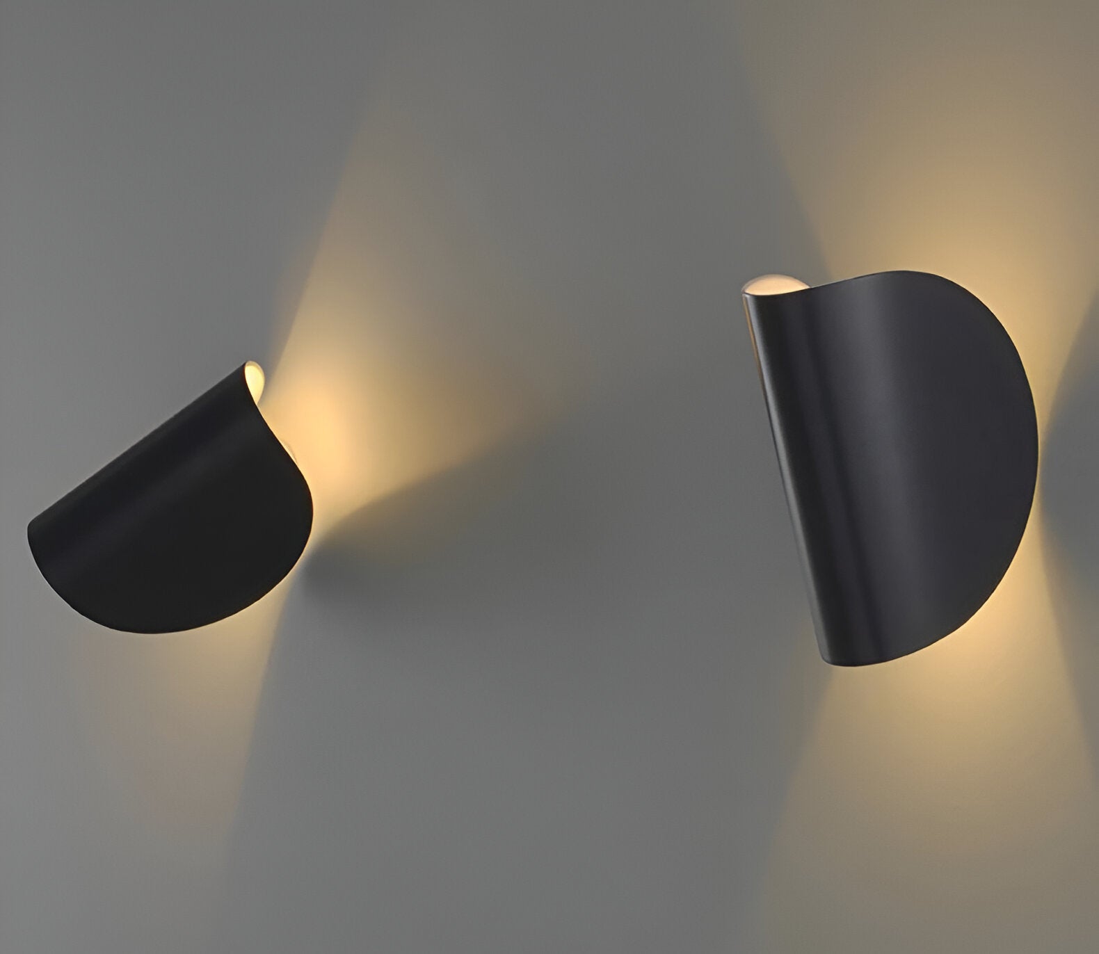 Versatile Extendable Silver Wall Lamp - Luxicro