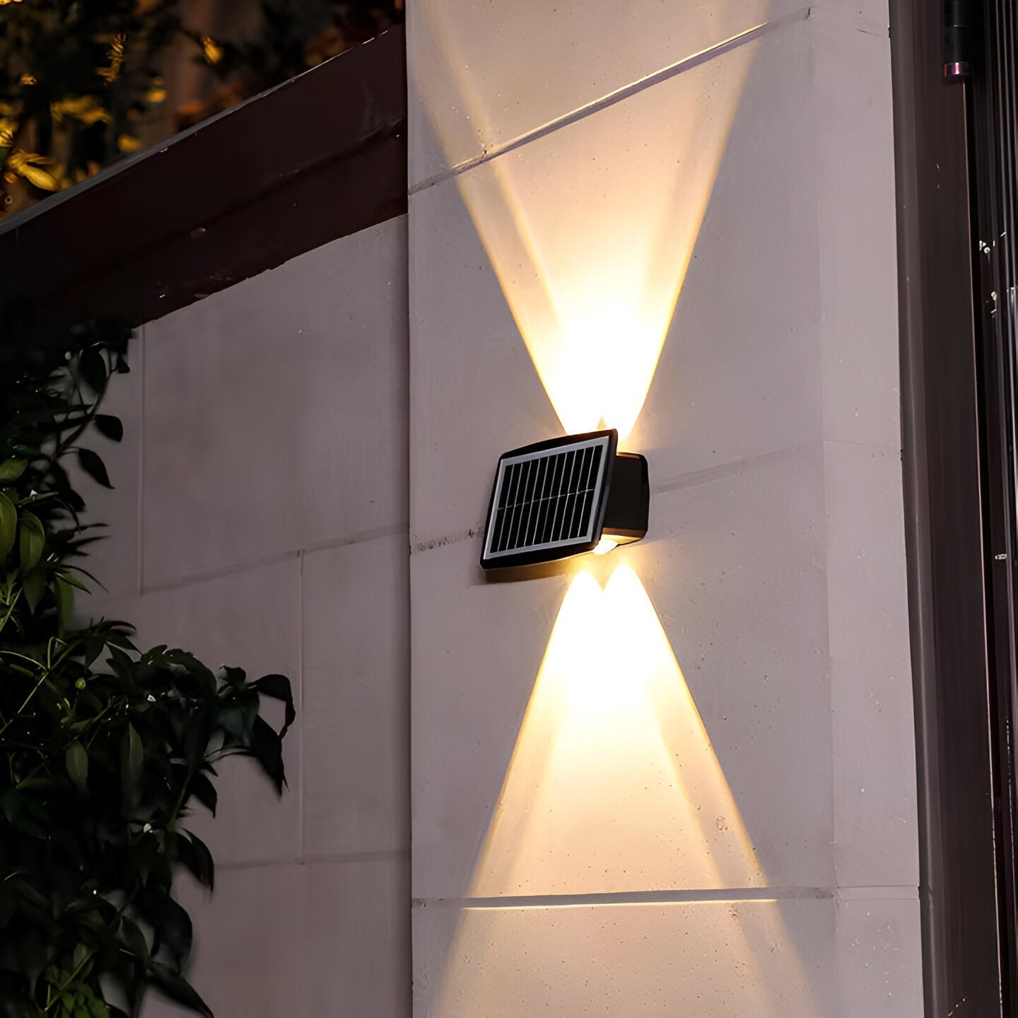 Weatherproof Solar LED Outdoor Wall Light - Luxicro