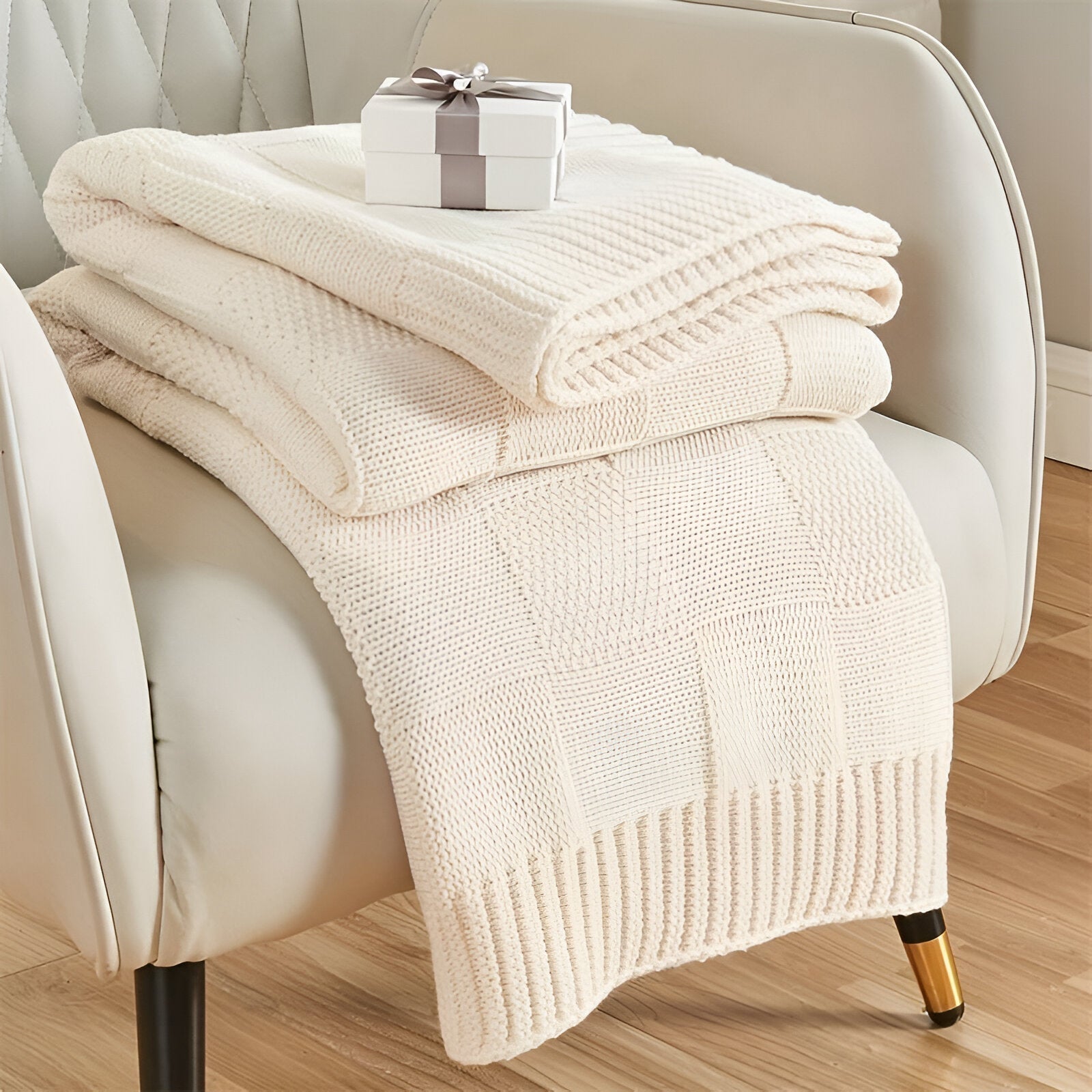 Cozy Lightweight Blanket – Simple Home Decor Throw - Luxicro