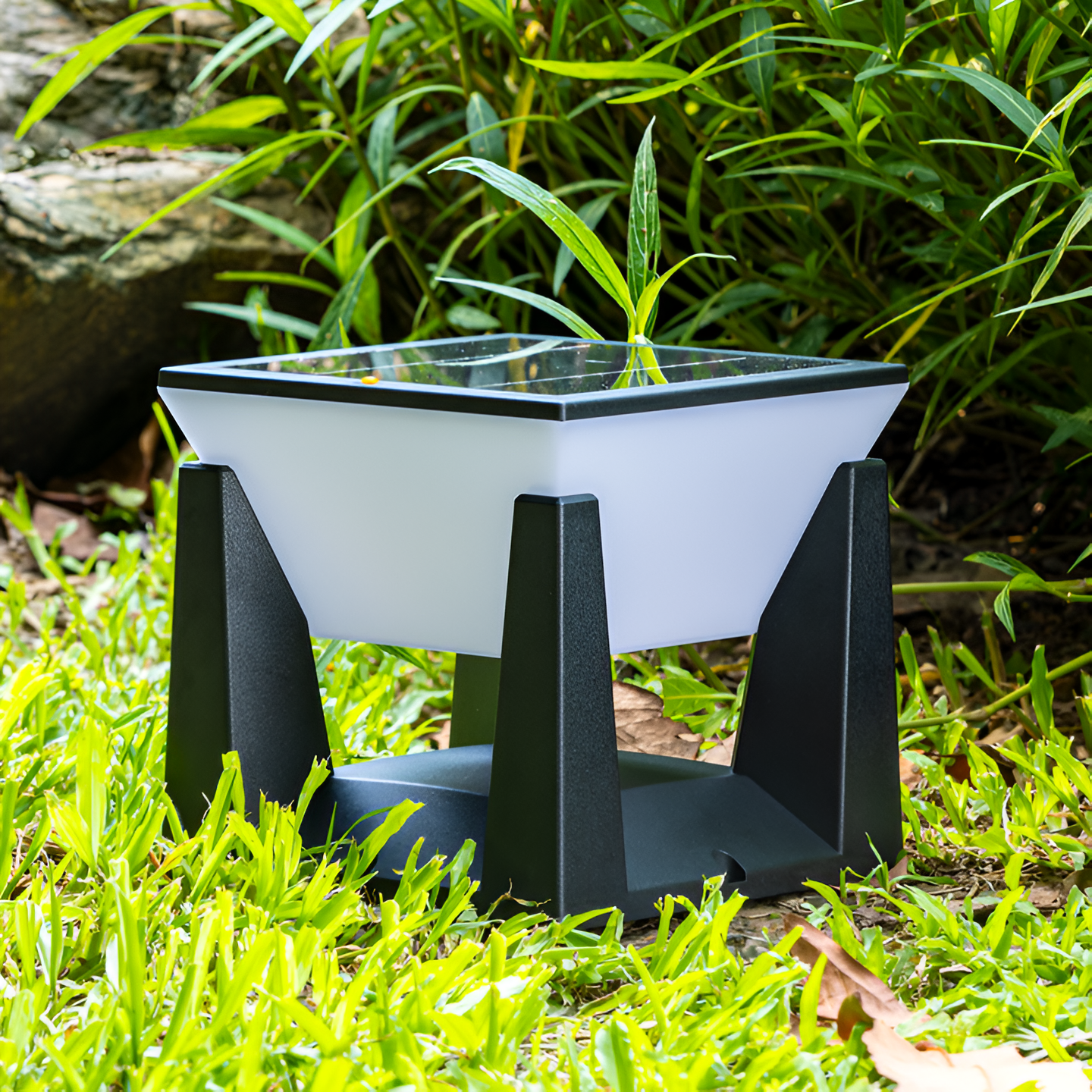Weatherproof Dark Green Solar Yard Light
