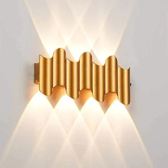 Contemporary Sleek Wall Lamp With Classic Style