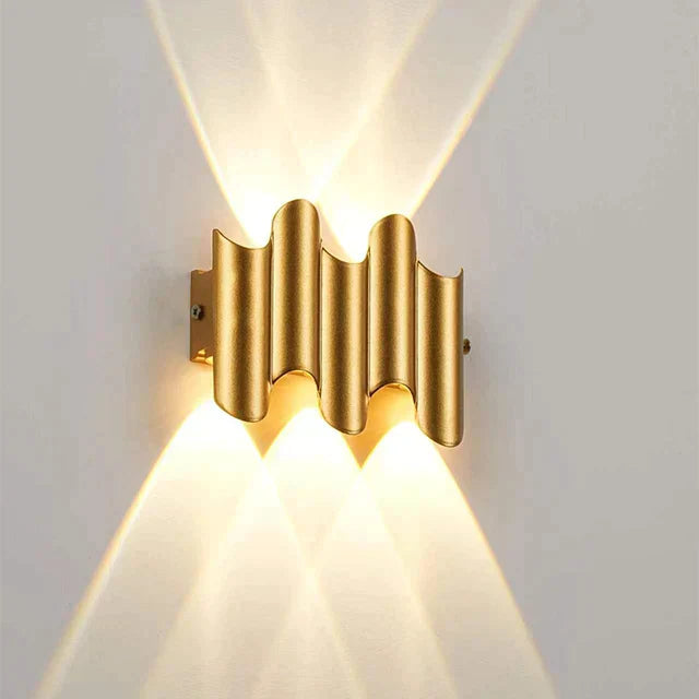 Contemporary Sleek Wall Lamp With Classic Style