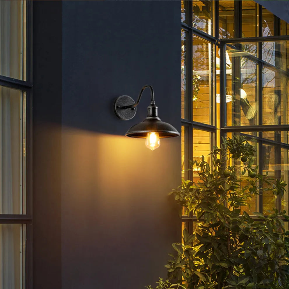 Stylish Outdoor Wall Mount Lighting Fixture - Luxicro