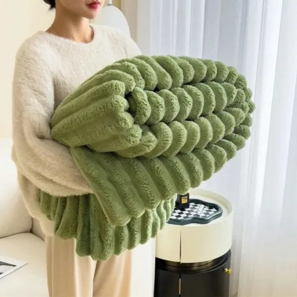 Cozy Plush Throw Blanket – Soft Warm Blanket for Home