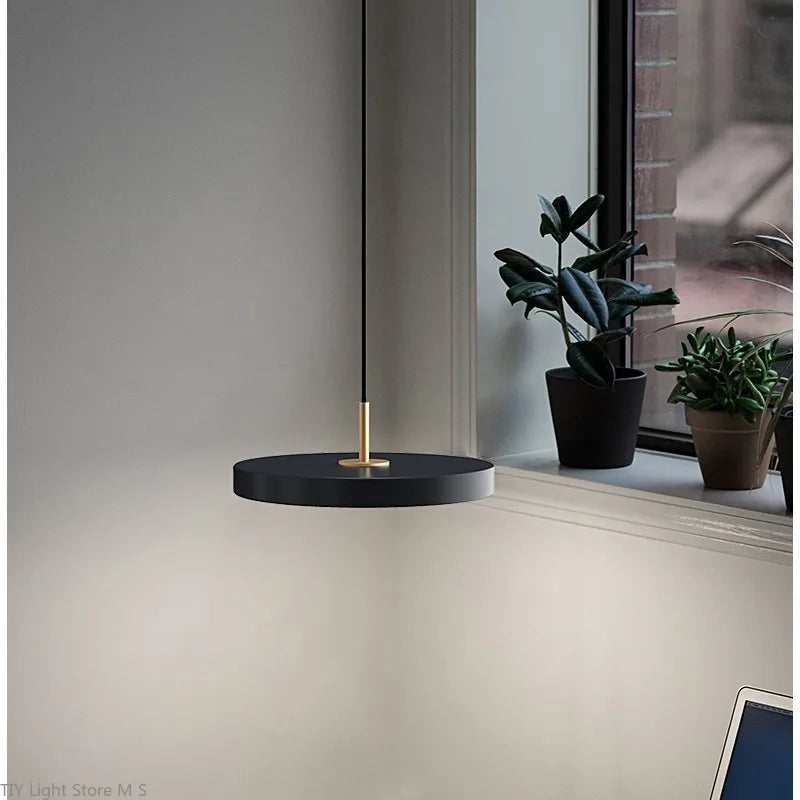 Simple Nordic Hanging Light Lyssa