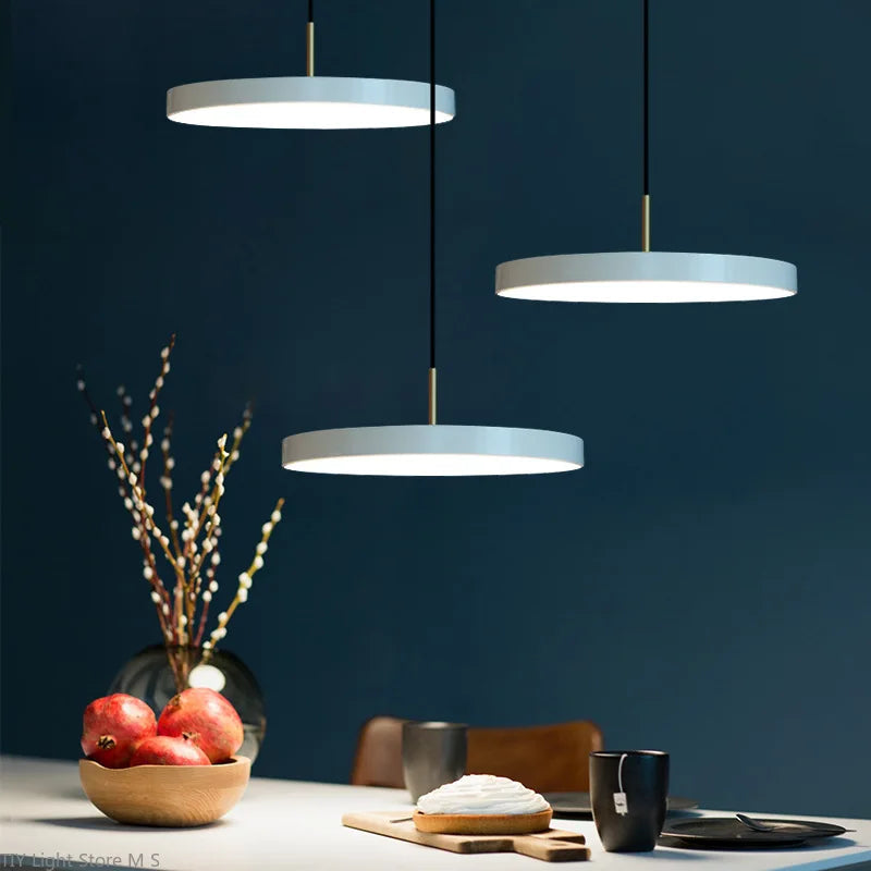 Simple Nordic Hanging Light Lyssa