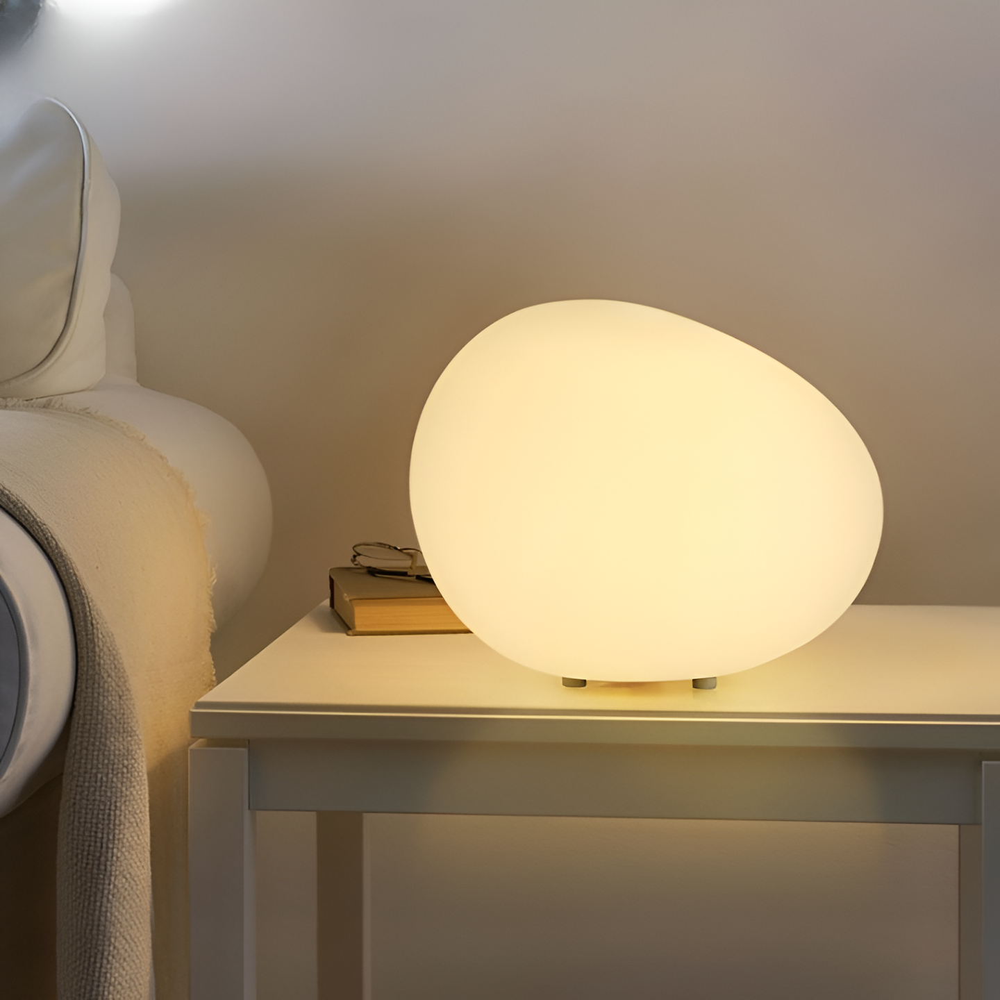 Simple Contemporary Metal Table Lamp
