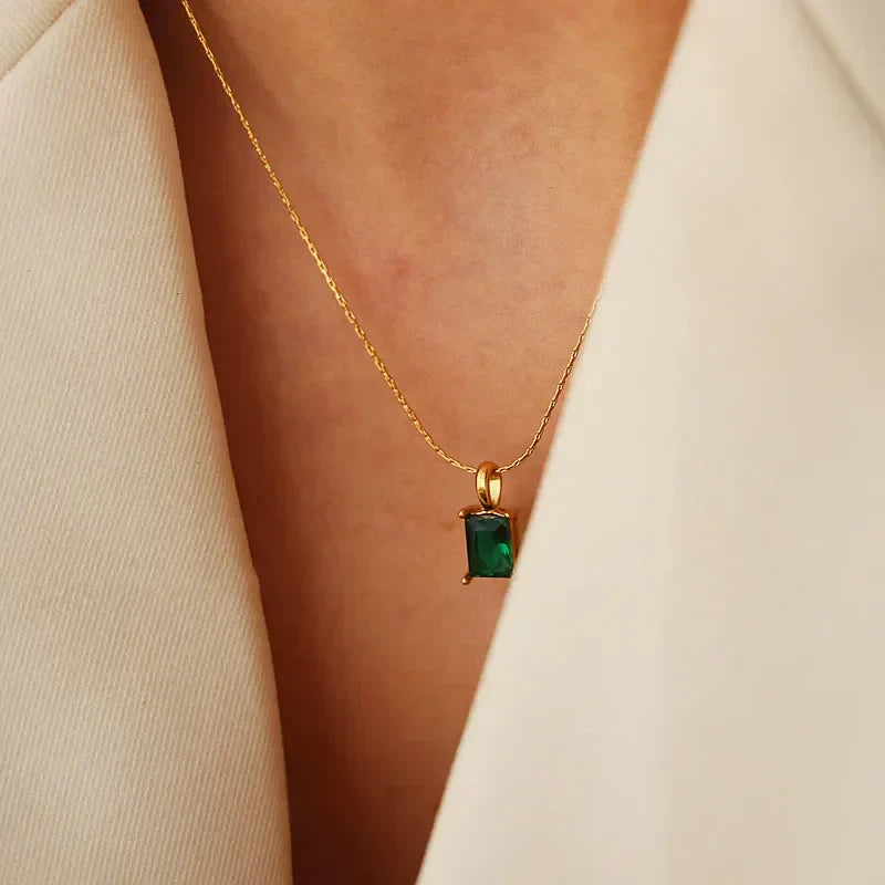 Dainty Star Shaped Pendant Necklace