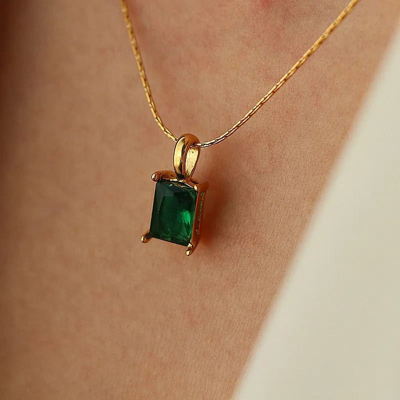 Dainty Star Shaped Pendant Necklace